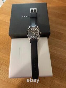 HAMILTON'Jazzmaster Seaview' automatic watch with a new strap, box + papers