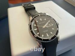 HAMILTON Jazzmaster Seaview automatic watch with a new strap, its boxes + papers