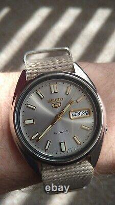 Seiko 5 Automatic Day Date Silver? Grey? Dial Watch? Discontinued SNXS75K1