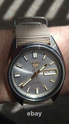 Seiko 5 Automatic Day Date Silver? Grey? Dial Watch? Discontinued SNXS75K1